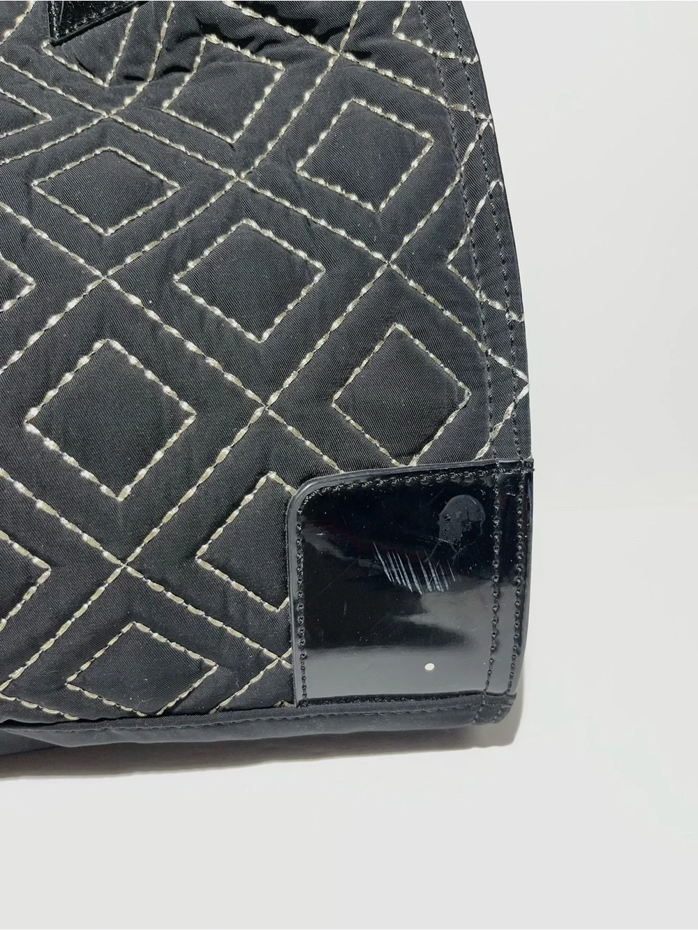 😍 Tory Burch Black Quilted Diamond Tote with Patent Trim. Scuff marks on corners